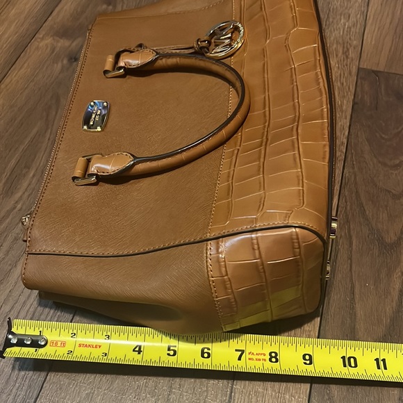Michael Kors kellen satchel leather purse - Picture 9 of 11